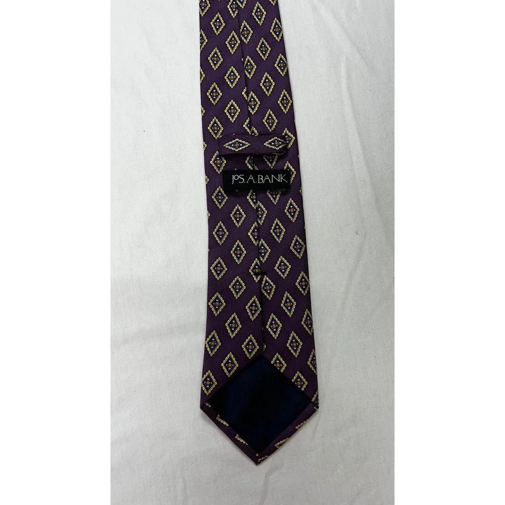 JOS A BANK Necktie Eggplant Medallion 100% Silk‎ X-Long